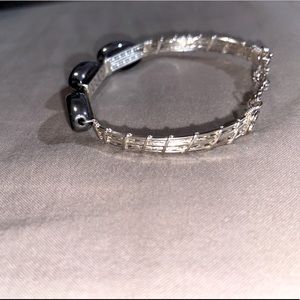 A beautiful bracelet (never been worn before)